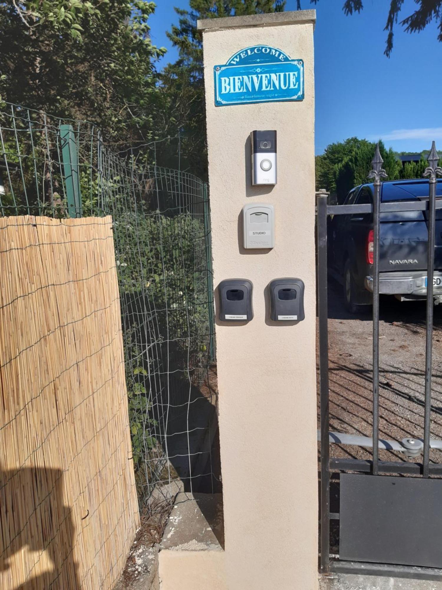 Studio Au Bord De L'Etang Laives エクステリア 写真